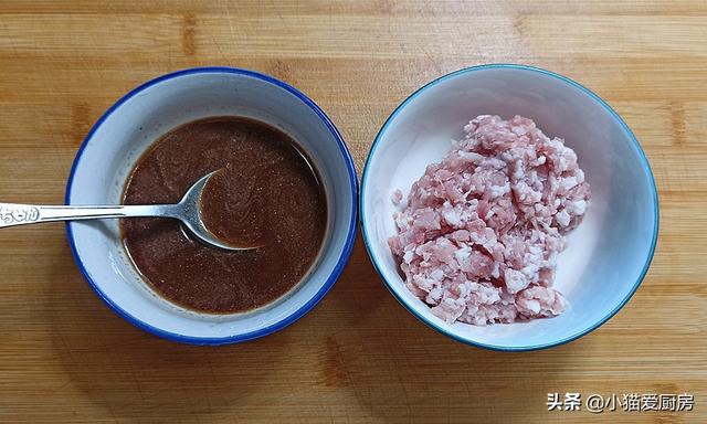 大青豆炒肉怎么做好吃，肉末炒青豆要想好吃不变色
