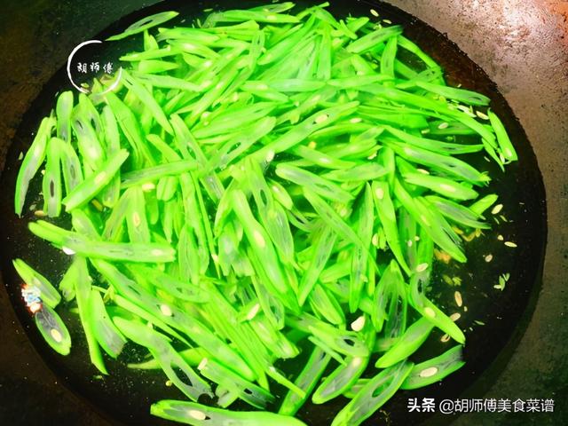 炒菠菜要焯水吗，怎样炒菠菜菠菜炒之前需要焯水吗（4种蔬菜炒之前必须“焯水”）