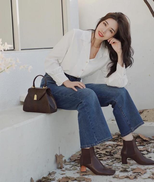 法式衬衫怎么搭配，法式衬衫怎么搭配衣服（你要有一件“法式衬衫”）