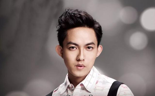 冬天里的一把火歌词，可可托海的牧羊人歌词（原唱无可替代PK翻唱超越经典）