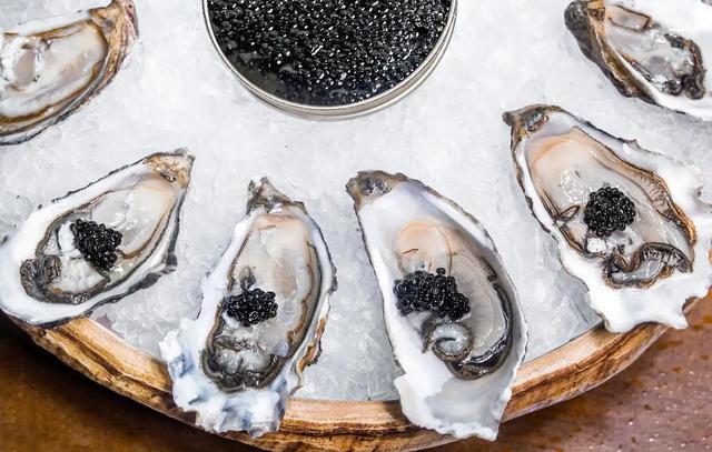 鱼子酱好吃吗，鱼子酱是什么东西（除了贵，你对鱼子酱一无所知）