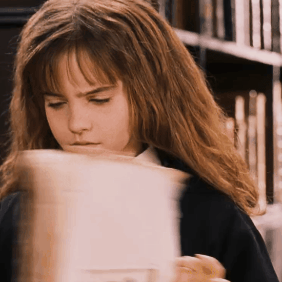 赫敏·格兰杰小天使［哈利.波特］，哈利波特女主角赫敏格兰杰（小赫敏感觉毛茸茸的图片）