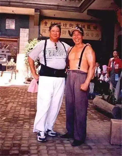 梁小龙秃头吗，被迫跟着我爹看了12遍