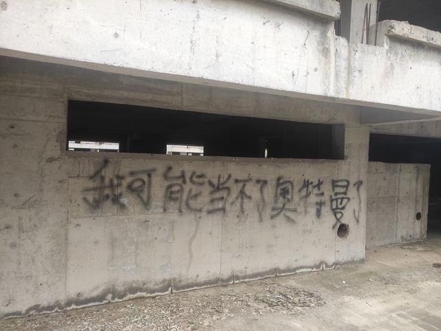 qq名片照片墙8组图，qq照片墙8张照片怎么设置（QQ名片背景图片文字）