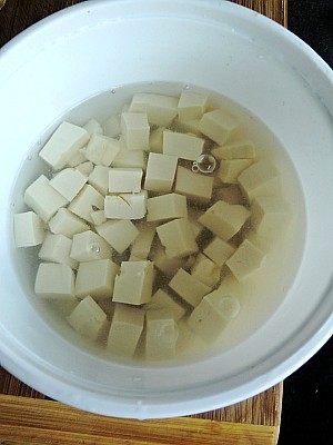 酸辣豆腐汤做法，最简单的豆腐汤（酸辣香菇豆腐汤这样做）