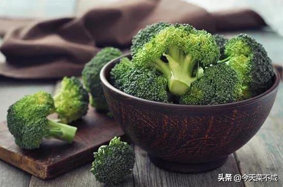 西兰花黄了可以吃不，西兰花变色了还能吃吗（还原翠绿本色还去虫卵）