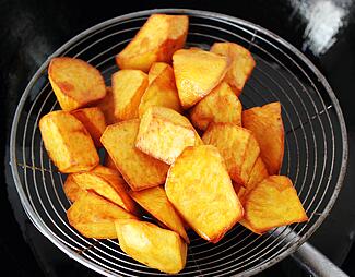 图片[4]-【拔丝红薯】做法步骤图 香甜可口不沾牙 千万不要错过哦！-起舞食谱网