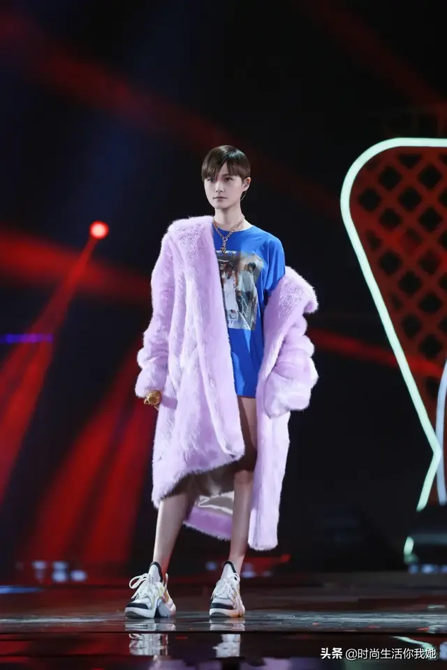 麻豆网官网萧萧麻豆网，2020春季最时尚穿搭“平底+裙”