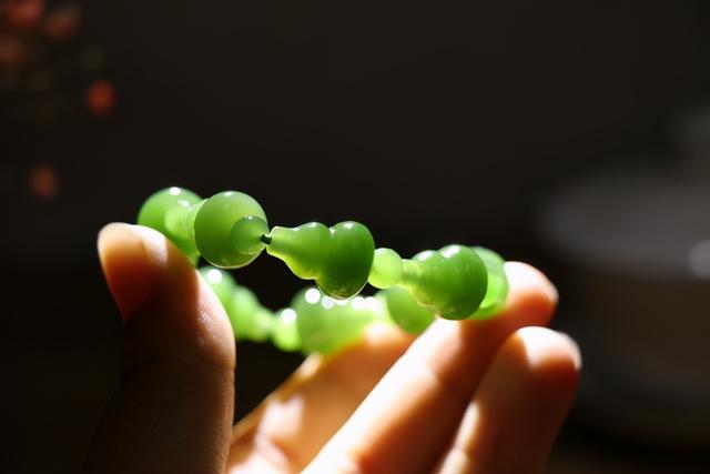 玉葫芦的寓意和象征，玉葫芦的寓意和象征玉葫芦代表什么意思（葫芦在手，福禄相守）