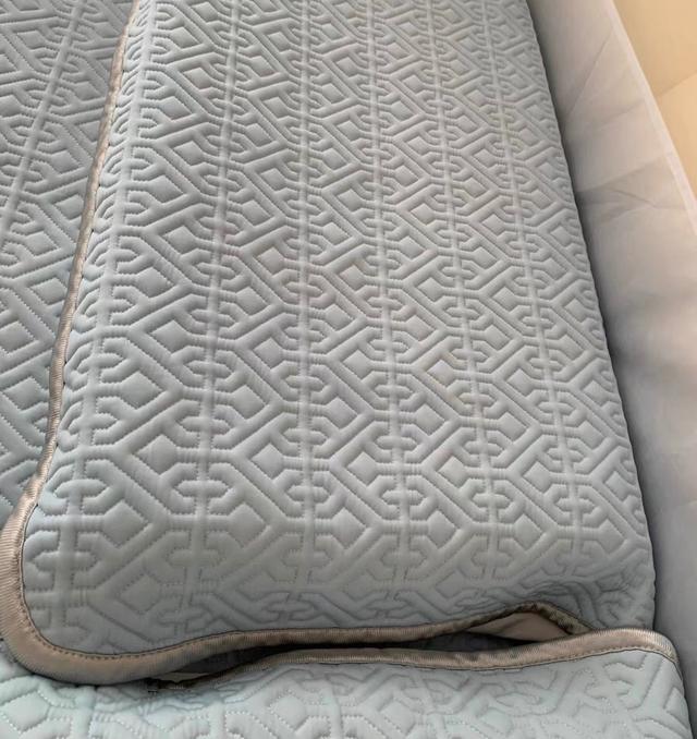 乳胶冰丝凉席好不好?凉爽吗，乳胶冰丝凉席凉快吗（什么凉席睡着舒服又凉快）