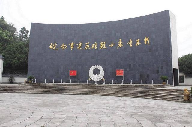 红岩主要人物介绍，红岩主要人物有哪些（为什么不把她救出来）