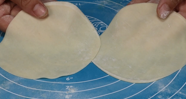 饺子皮怎么做，饺子皮怎么做春卷皮（早餐别老一套了）