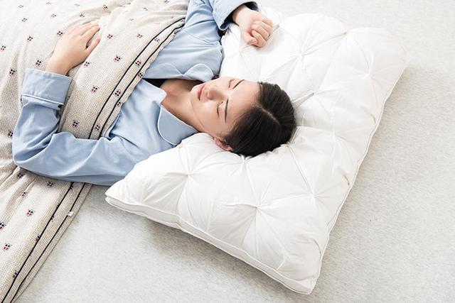 酒店的床垫为什么那么舒服，酒店的床垫为什么睡得舒服（为什么睡五星级酒店比在家睡舒服）