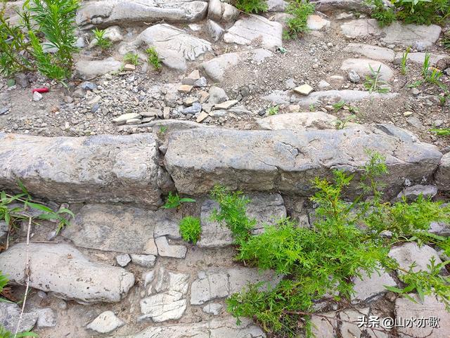 秦皇古道在哪呢，秦皇古道的简介（一座因唐僧晾经而得名的山岭）