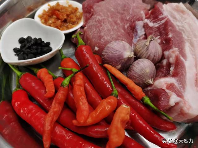 炒肉的做法，辣椒炒肉的做法（湘菜中和辣椒炒肉齐名的肉炒肉）