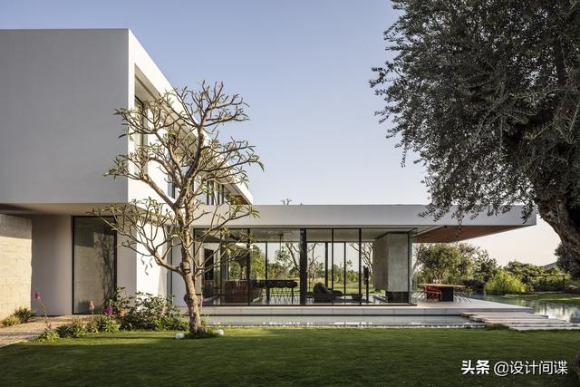 别墅窗帘如何挑选，别墅窗帘如何挑选尺寸（拉开窗帘就能欣赏风景的L型豪宅）