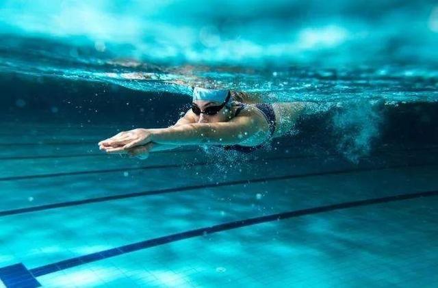 游泳多少米可以达到减肥效果，游泳多少米能减肥瘦身吗（游泳是公认最好的减肥方法）