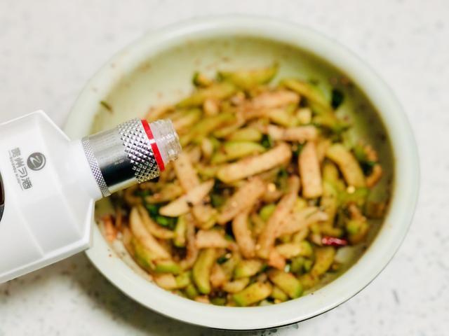 咸萝卜的腌制方法，韩国泡菜萝卜的腌制方法是什么（不要只会加酱油）