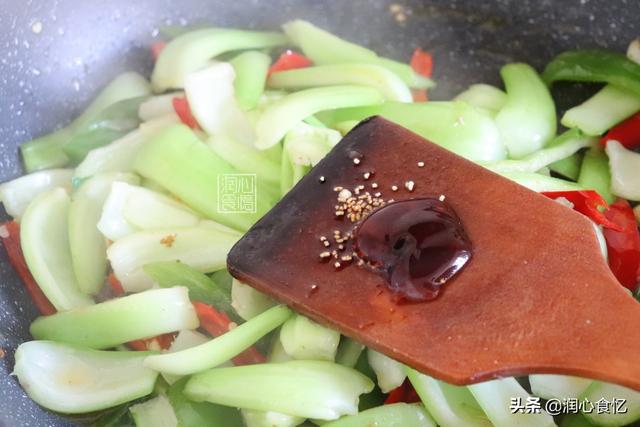 鱿鱼属于鱼类吗，鱿鱼不属于鱼类属于什么类（脆嫩爽口不弹牙）