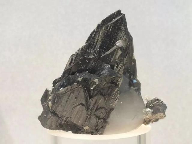 正向抽空四角锥网架，四方锥的杂化类型（假期出游如何鉴定矿物）