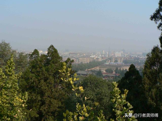 西安临潼区骊山龙背岭,骊山上看风景 西安临潼区骊山龙背岭,骊山上看风景