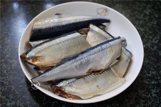 香煎秋刀鱼详细做法，香煎秋刀鱼