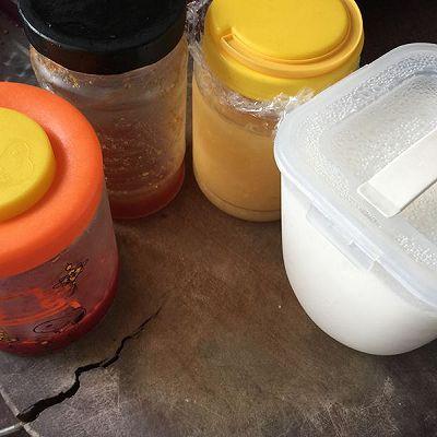 三色水果酸奶棒冰，樱桃酸奶冰淇淋（三色果酱酸奶冰棒）