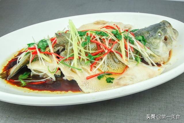 鲈鱼蒸多久最佳时间，一斤鲈鱼蒸多久最佳时间（不然鲈鱼不鲜也不嫩）