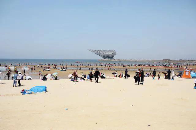 在鲅鱼圈旅游的一天，泡温泉吃海鲜，看海上日落