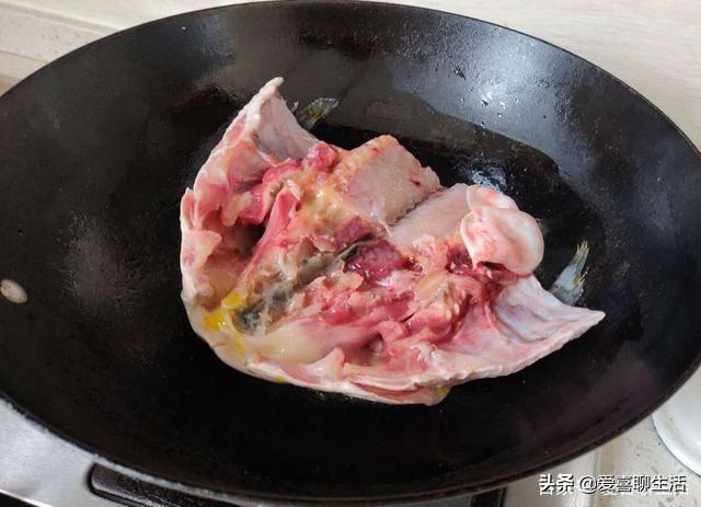 鱼头怎么做，鱼头怎么做才能好吃（不用辣椒也鲜香没腥味）