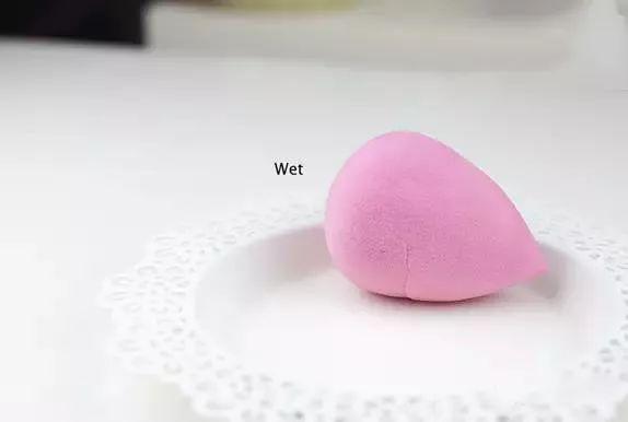 新粉扑的正确使用方法是什么，刚买的粉扑应该怎么用（一只“小小”的海绵粉扑居然有“百种”使用方法）