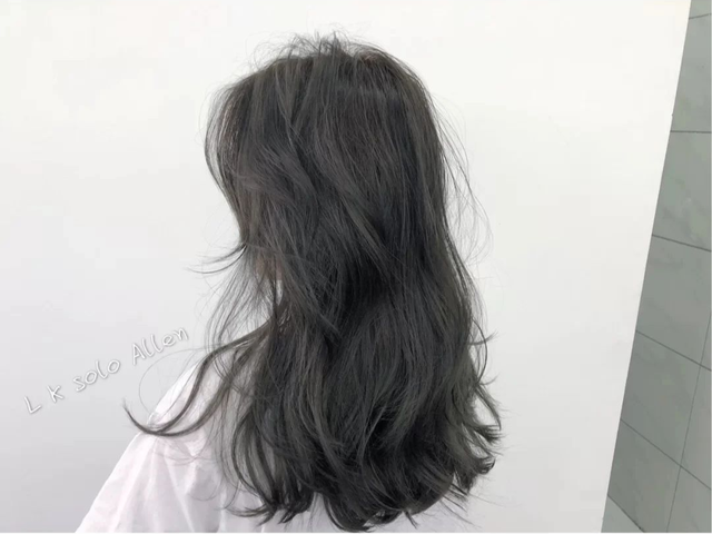 什么颜色头发好看，皮肤白染什么颜色头发好看（不染后悔的6款神仙发色）