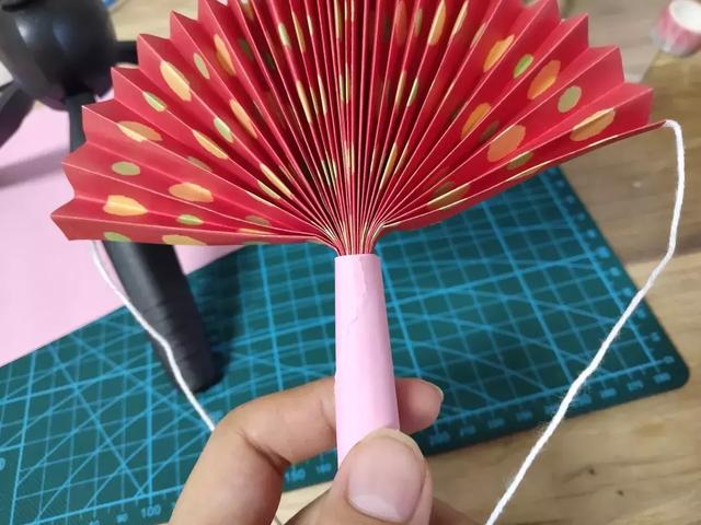 纸扇子的做法，纸扇子的做法描述（教你做5款夏季手工扇）