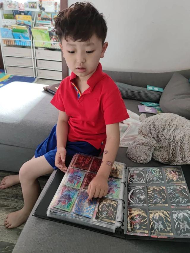 一元奥特曼卡包必出蓝gp技巧，一元包怎么抽蓝GP（老子跟儿子一起组团氪金可还行）