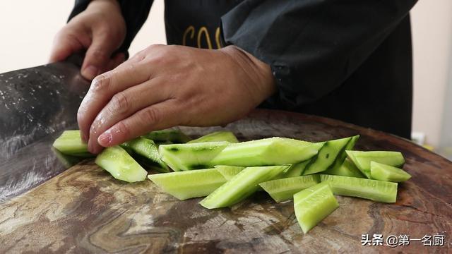 木耳炒什么菜比较好吃，木耳炒什么菜比较好吃窍门（试试这道青瓜木耳炒鸡蛋）