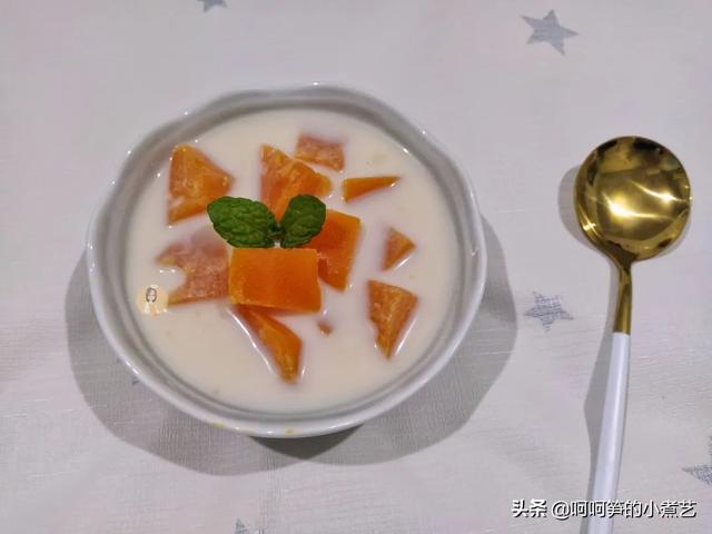 木瓜炖牛奶的做法，适合冬天喝的甜品