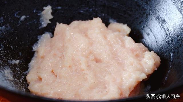 水煮丸子的做法猪肉丸子，丸子汤怎么做好吃又简单（鸡脯肉做丸子吃着太柴）
