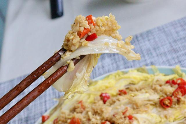 娃娃菜跟粉丝怎么做的，加入蒜蓉和粉丝