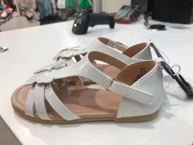 儿童凉鞋怎么选择比较好，儿童凉鞋到底要怎么选