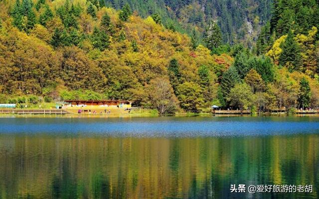 秋季旅游景点推荐，中国十大赏秋胜地推荐（秋天旅游一定要去的3个景区）