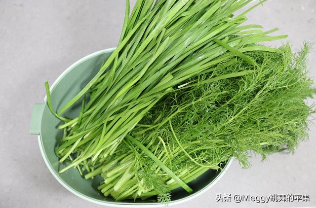 饺子的包法：花边饺子包法，饺子的包法（我家吃饺子一锅俩馅）