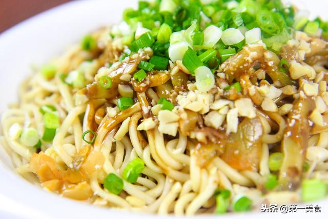 武汉热干面的做法，正宗武汉热干面酱料做法（街边5块钱一碗的热干面）
