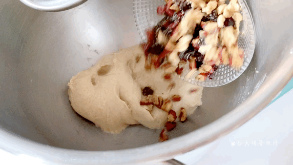 果子面包的做法，水果面包的各种做法（低糖低油的全麦坚果餐包）