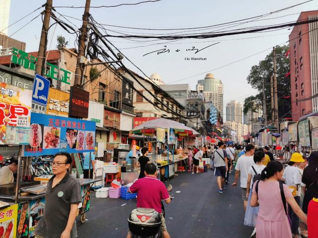 南宁最出名的美食街，南宁人却吐槽：外地人去的