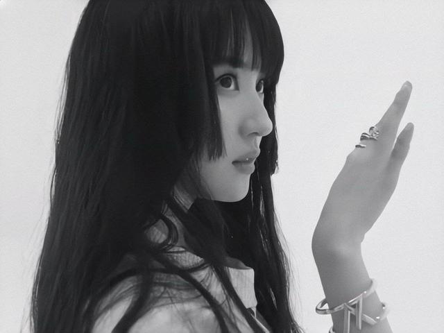 33岁刘亦菲挑战公主切造型，完美驾驭新发型（大胆尝试公主切刘海减龄又甜美）