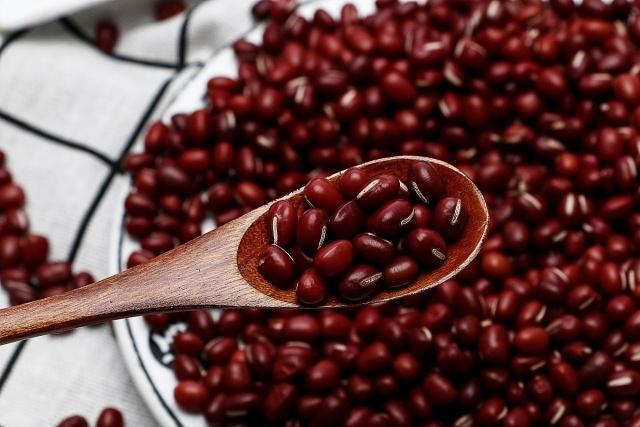 赤小豆和红豆的区别，红豆与赤小豆的功效与作用的区别（“红豆”和“赤小豆”有啥不同）