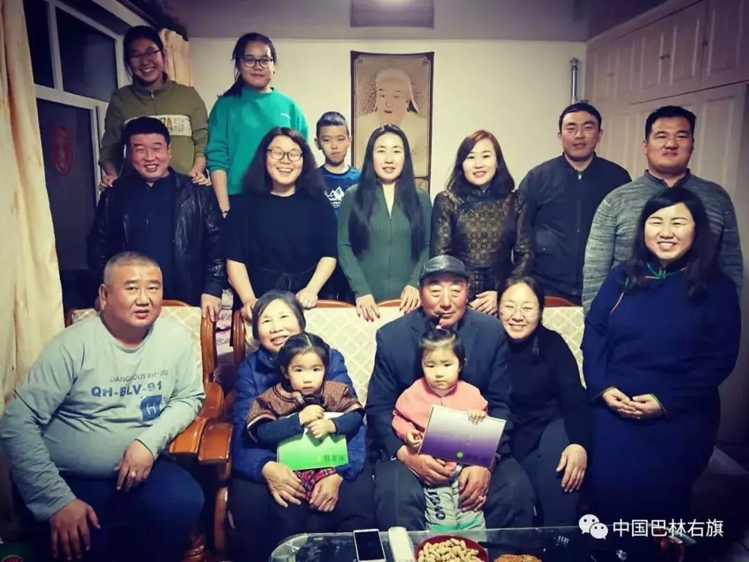 乌兰夫家族是什么家族，中国四大家族是哪四大家族（赤峰巴林右旗巴彦塔拉苏木达兰花嘎查乌兰夫家庭荣获第二届自治区级文明家庭荣誉称号）