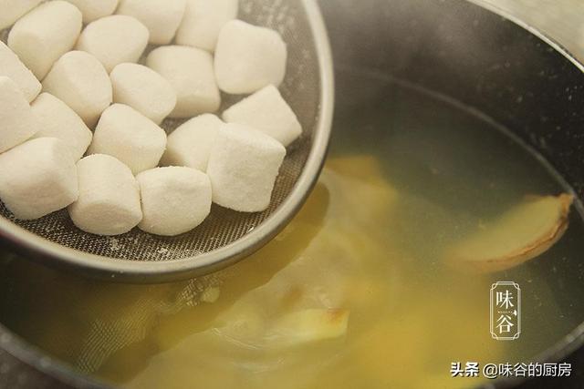 糯米酒怎么做甜汤，糯米酒甜汤的家常做法（冬日驱寒养胃的一碗甜汤）