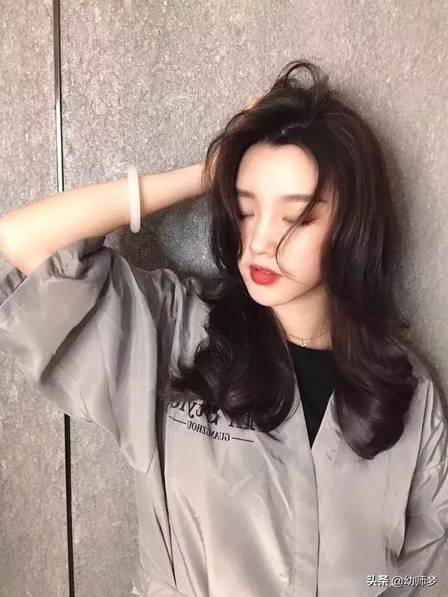 睡不醒发型适合什么人，睡不醒风格发型（2019流行“懒人烫”睡不醒发型美到家了）