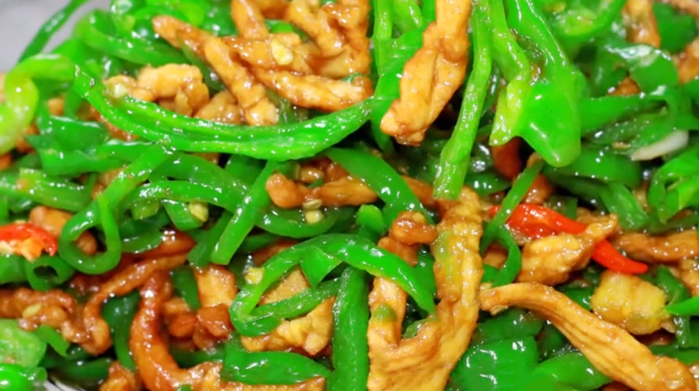 【青椒肉丝】做法步骤图 青椒香辣下饭 米饭能吃2大碗-起舞食谱网